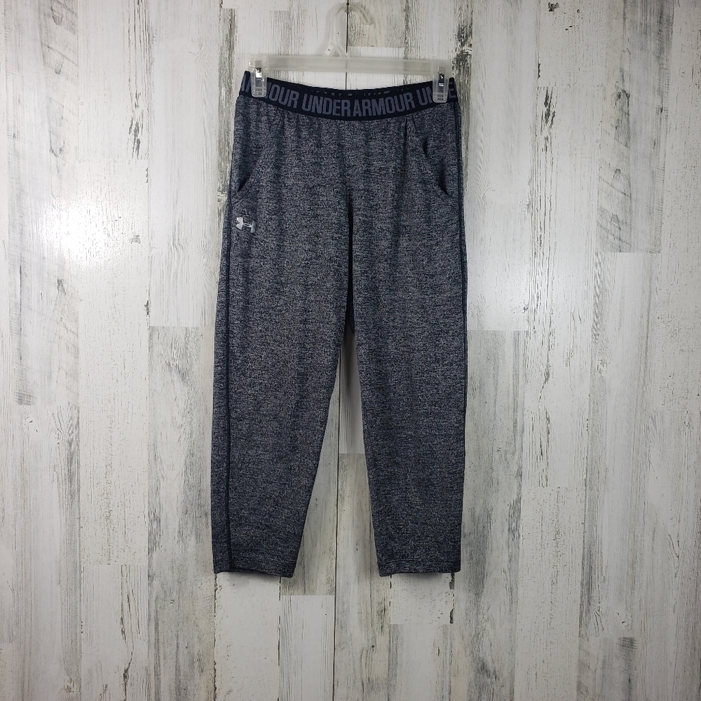 Under armour hear gear gray capri, cropped active wear pants women's size XS